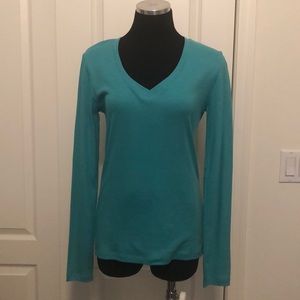 Gap V-neck knit top sz L.